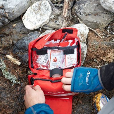 Аптечка Lifesystems Camping First Aid Kit
