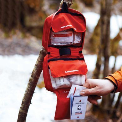 Аптечка Lifesystems Camping First Aid Kit