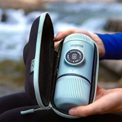 Портативная эспрессо-кофеварка Wacaco Nanopresso голубая с чехлом, механическая, для молотого кофе